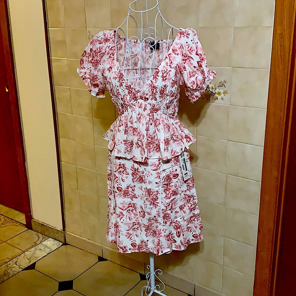 Mini skirt with top ensemble. Size Medium never worn, with tags